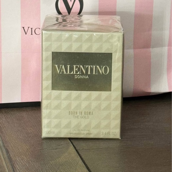Valentino Other - Valentino Donna in Elegant Gold Packaging
